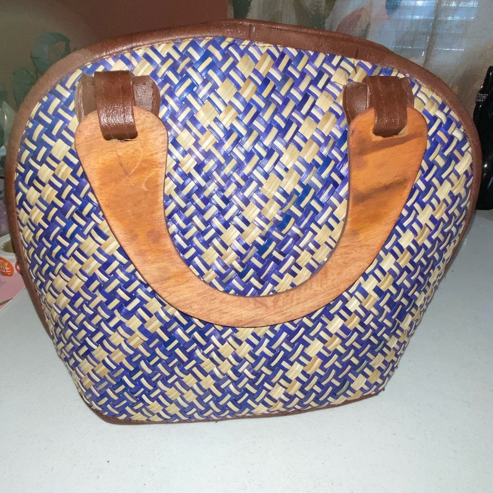 Hawaiian bag Woven Blue and Brown Handbag with Wooden handles